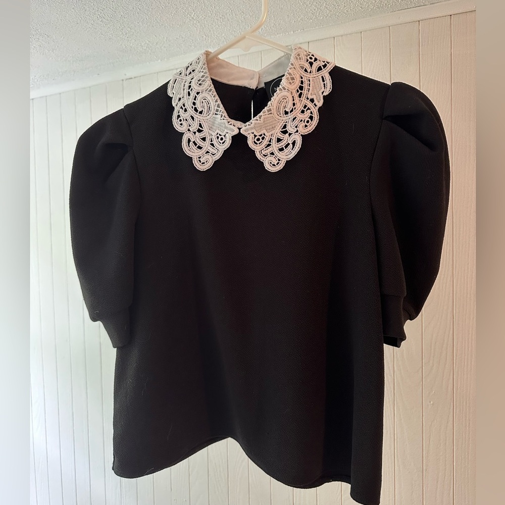 Cropped lace collared top